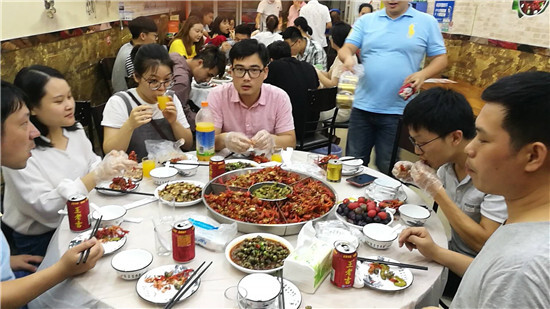 夏日標(biāo)配，小龍蝦盛宴走起！