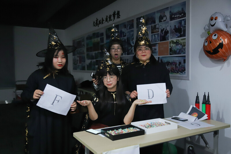 愛樂社&舞蹈社聯(lián)合舉辦萬(wàn)圣節(jié)cosplay狂歡夜